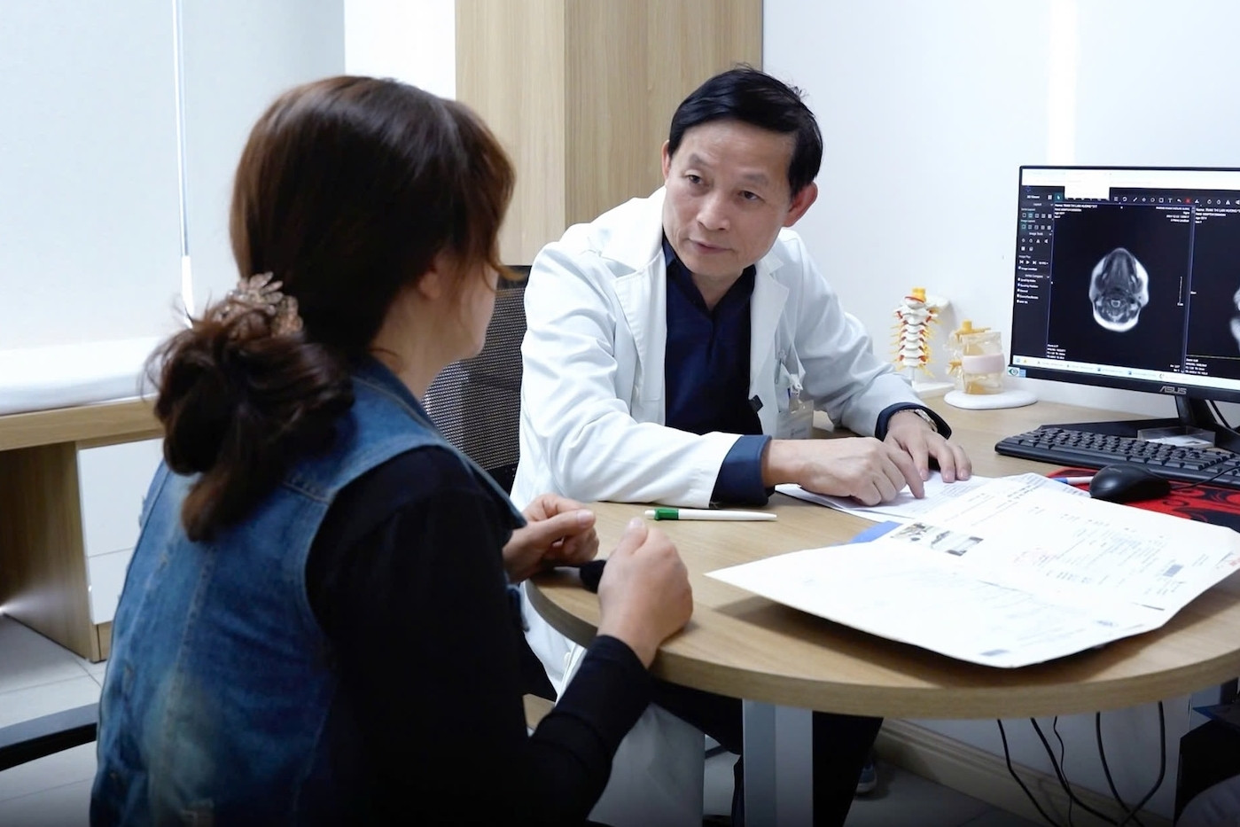 GS Kiều Đình Hùng: Dân văn phòng nên làm điều này để bảo vệ cột sống