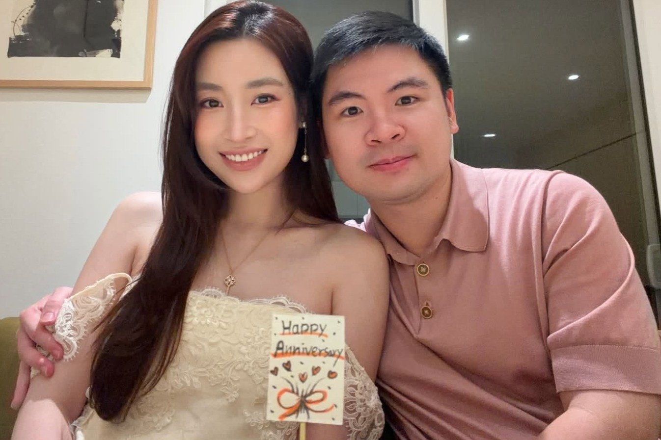 Mai Phương Thúy đáng yêu, hoa hậu Đỗ Mỹ Linh tặng quà xịn cho chồng chủ tịch