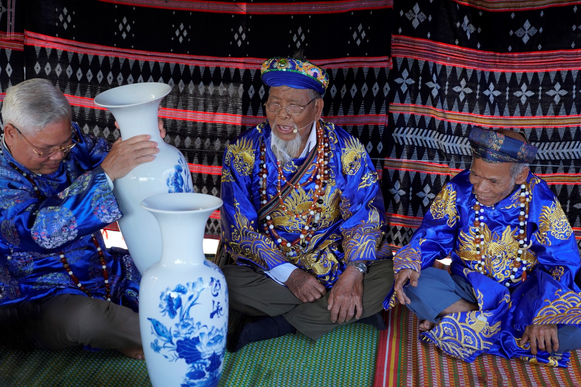 Người Cơ Tu 'đấu trí' bằng lời hát để hóa giải bất đồng