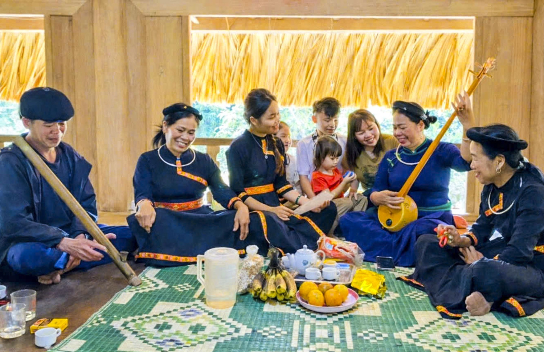 Người phụ nữ xứ Tày dành hơn nửa đời người cho những câu Then