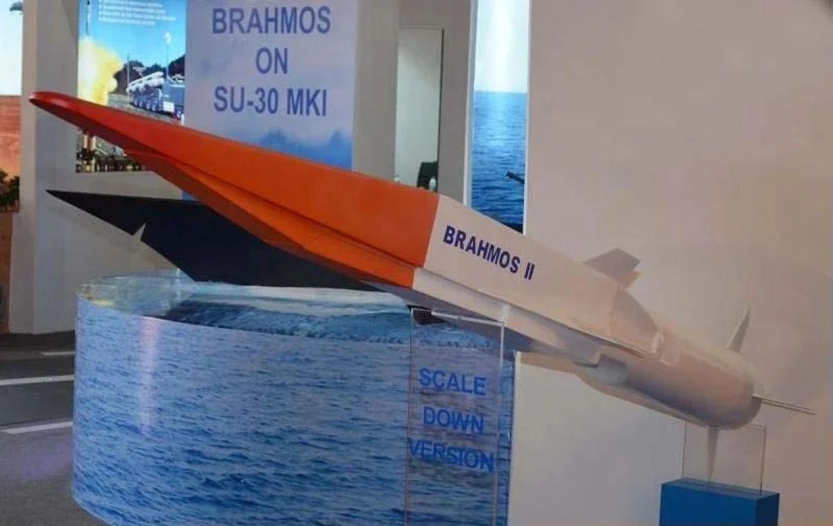 Tên lửa BRAHMOS II Ấn.jpg
