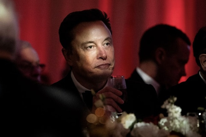 Tỷ phú Elon Musk cáo buộc Ukraine vi phạm thỏa thuận sử dụng Starlink