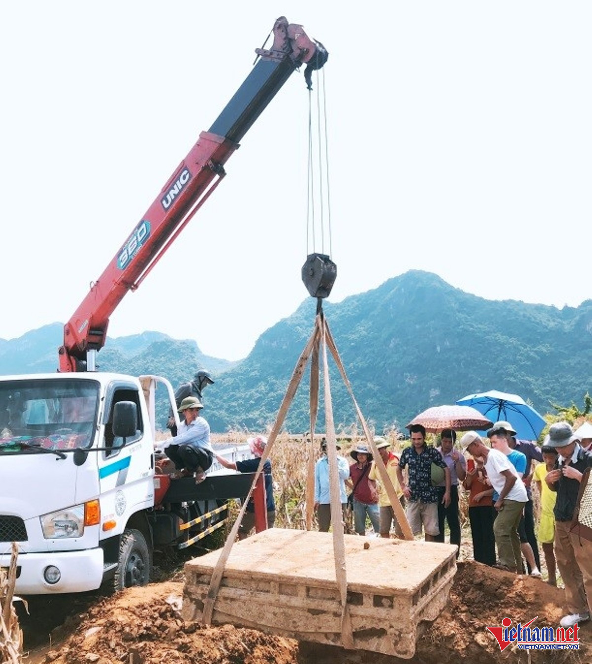 W-Sập đá 1.jpg
