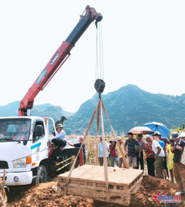 W-Sập đá 1.jpg