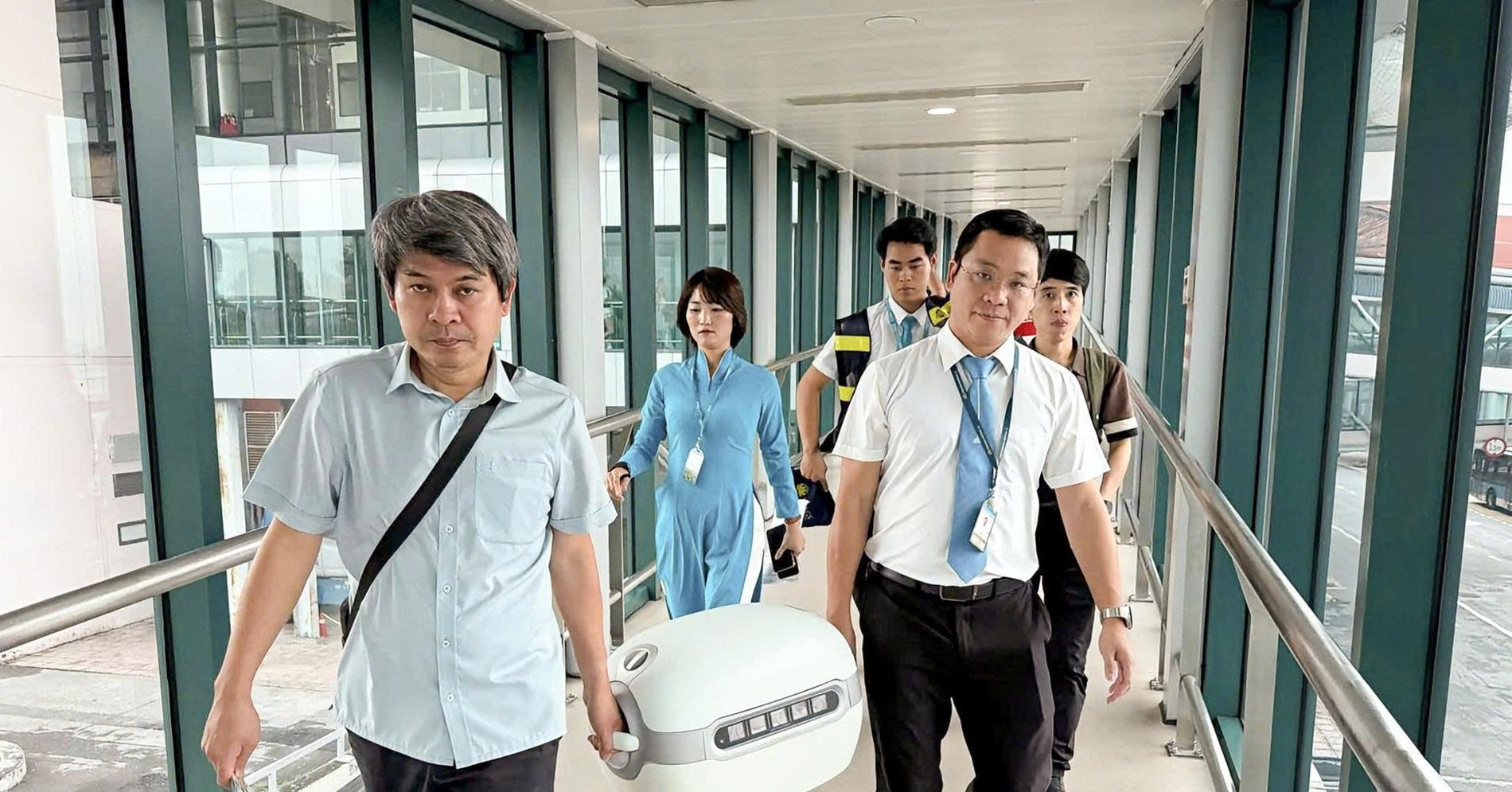 Bác sĩ vượt hơn 1.800km, kịp đưa thận hiến về ghép cho bệnh nhân
