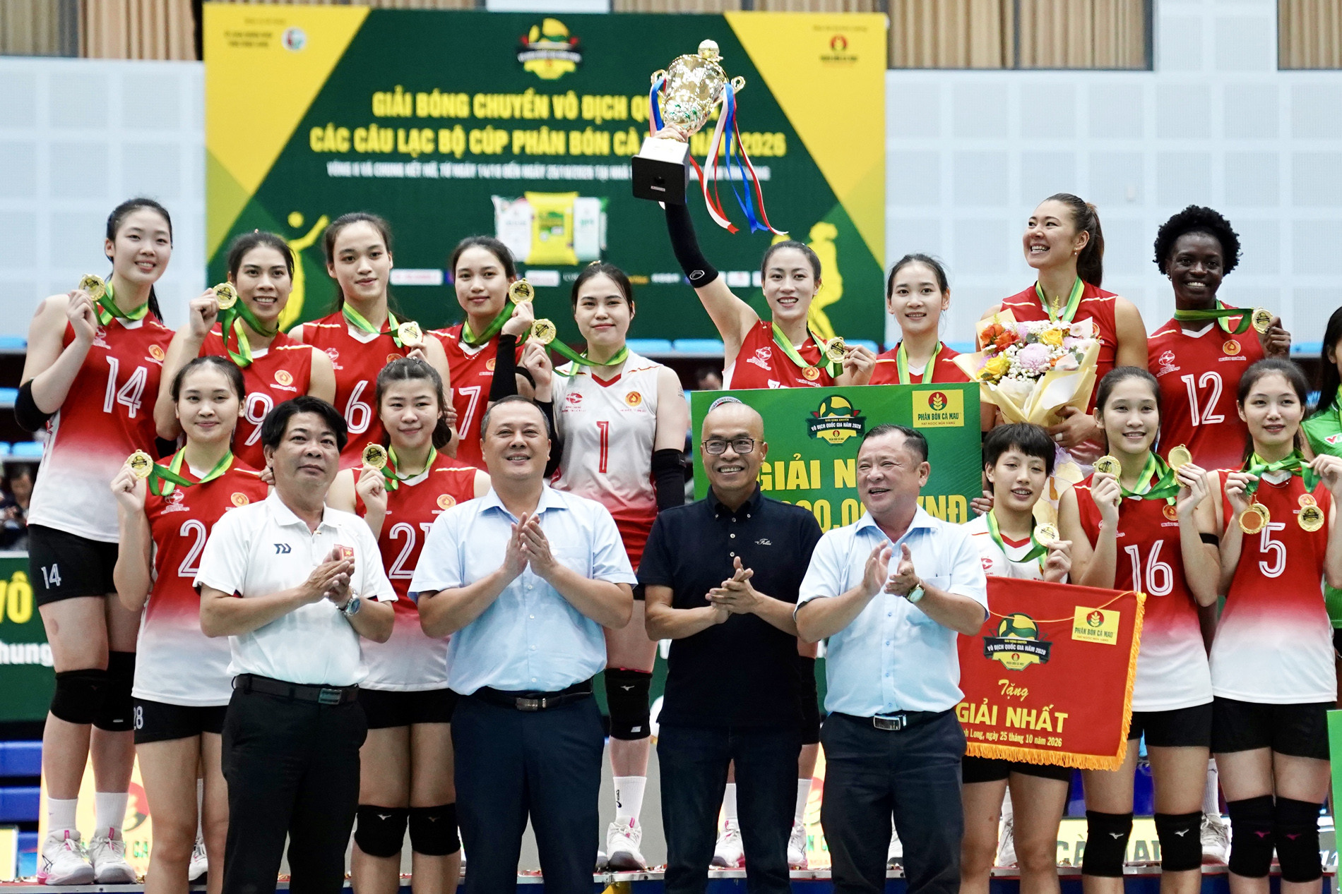 bong chuyen 4.jpg