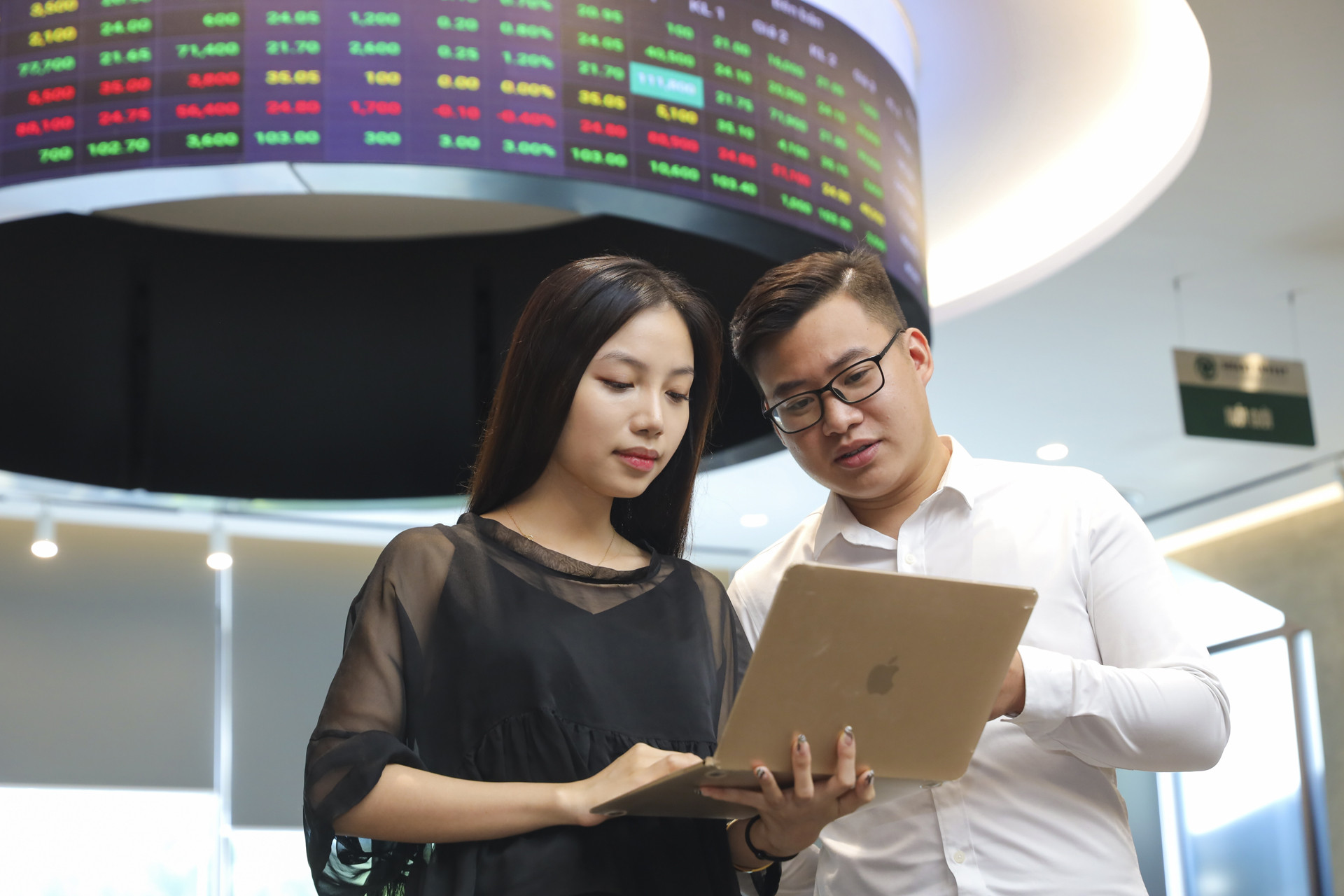NHNN giải thích việc kiểm soát rửa tiền với tiền bán chứng khoán, cổ tức