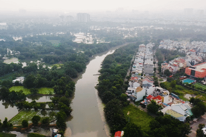 Con rạch nước đen, bốc mùi hôi nhiều năm trước dự án cải tạo gần 9.300 tỷ đồng