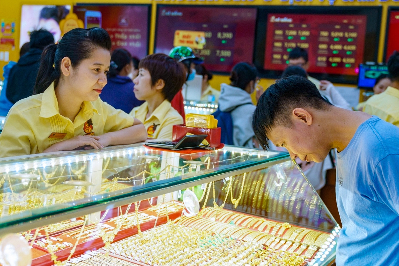 Giá vàng gãy mốc 4.000 USD, SJC đối mặt nguy cơ giảm sâu