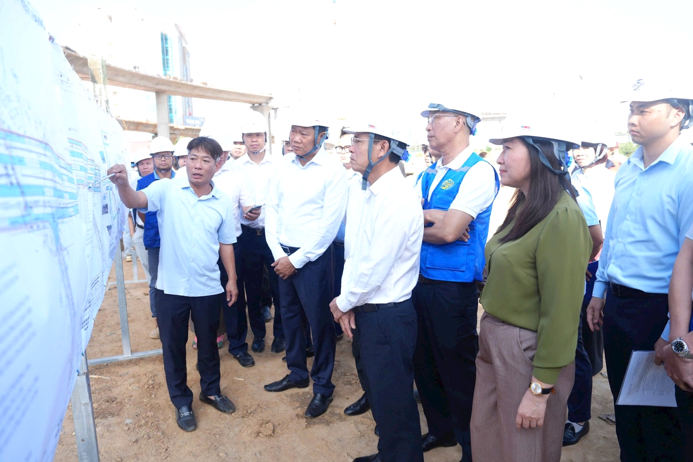 Hà Nội gỡ nút thắt giải phóng mặt bằng, tăng tốc các dự án giao thông trọng điểm