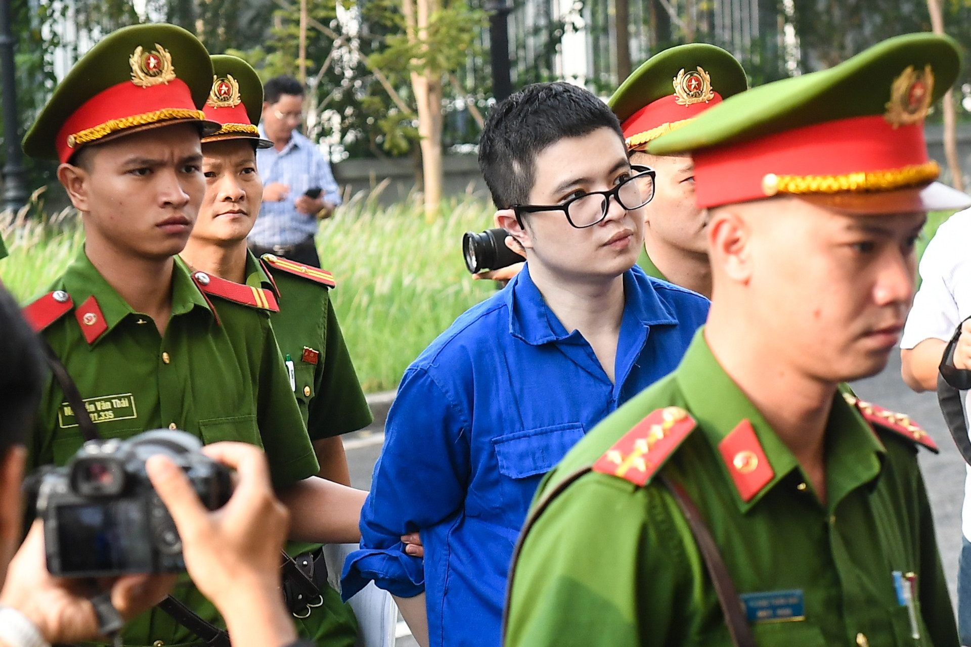 Hôm nay, xét xử trực tuyến Shark Bình và Phó Đức Nam tại 3 điểm cầu