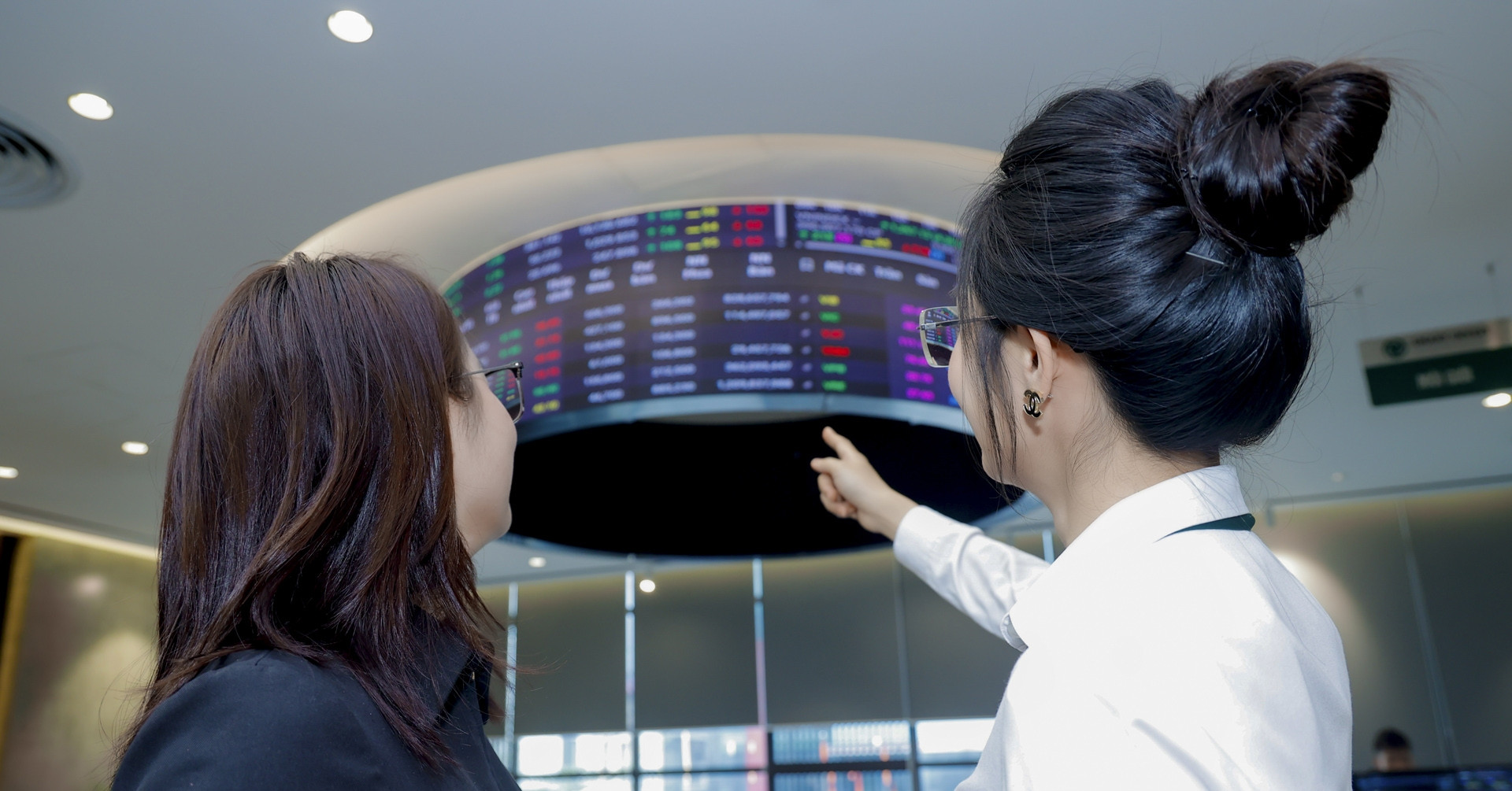 Ngân hàng Nhà nước giải thích việc kiểm soát rửa tiền với tiền bán chứng khoán, cổ tức