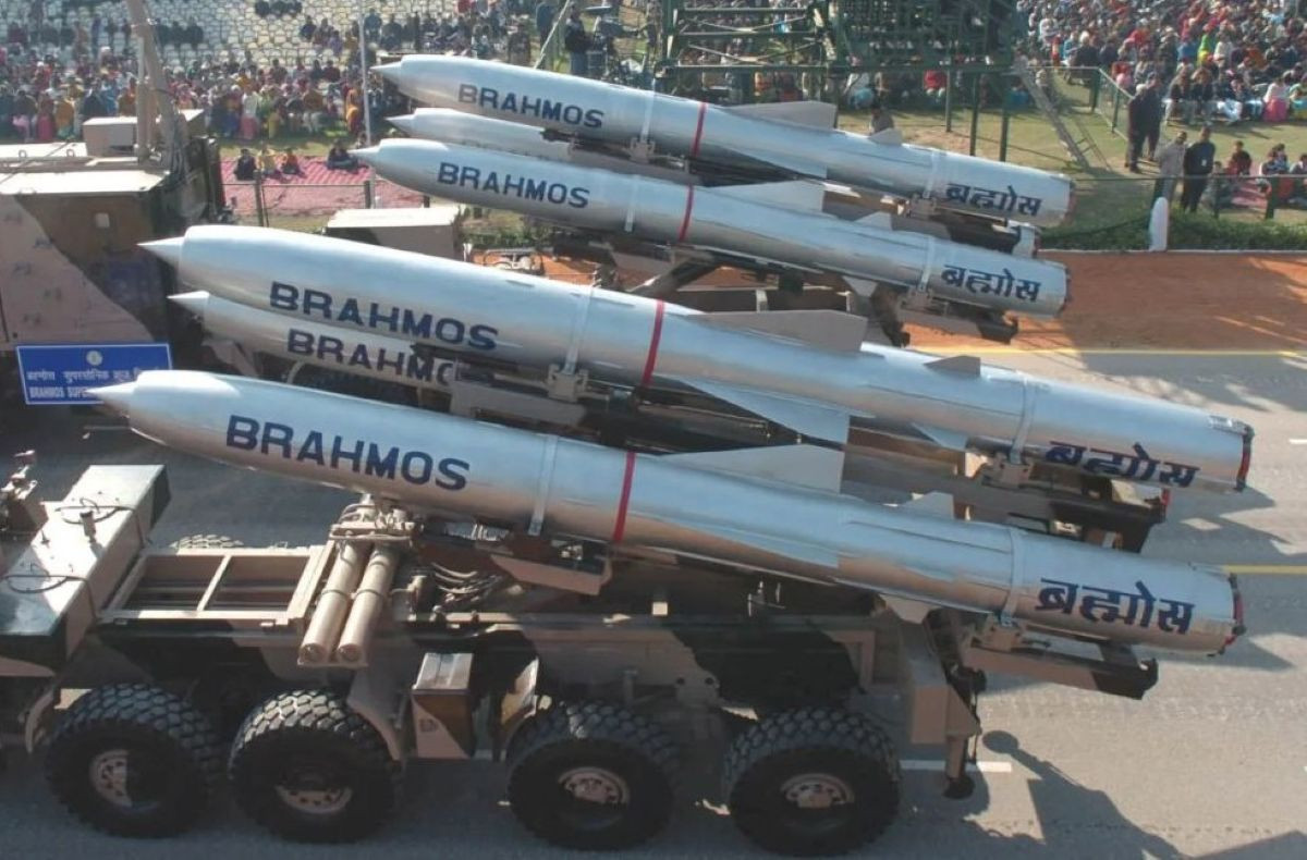 Tên lửa brahmosI 1.jpg