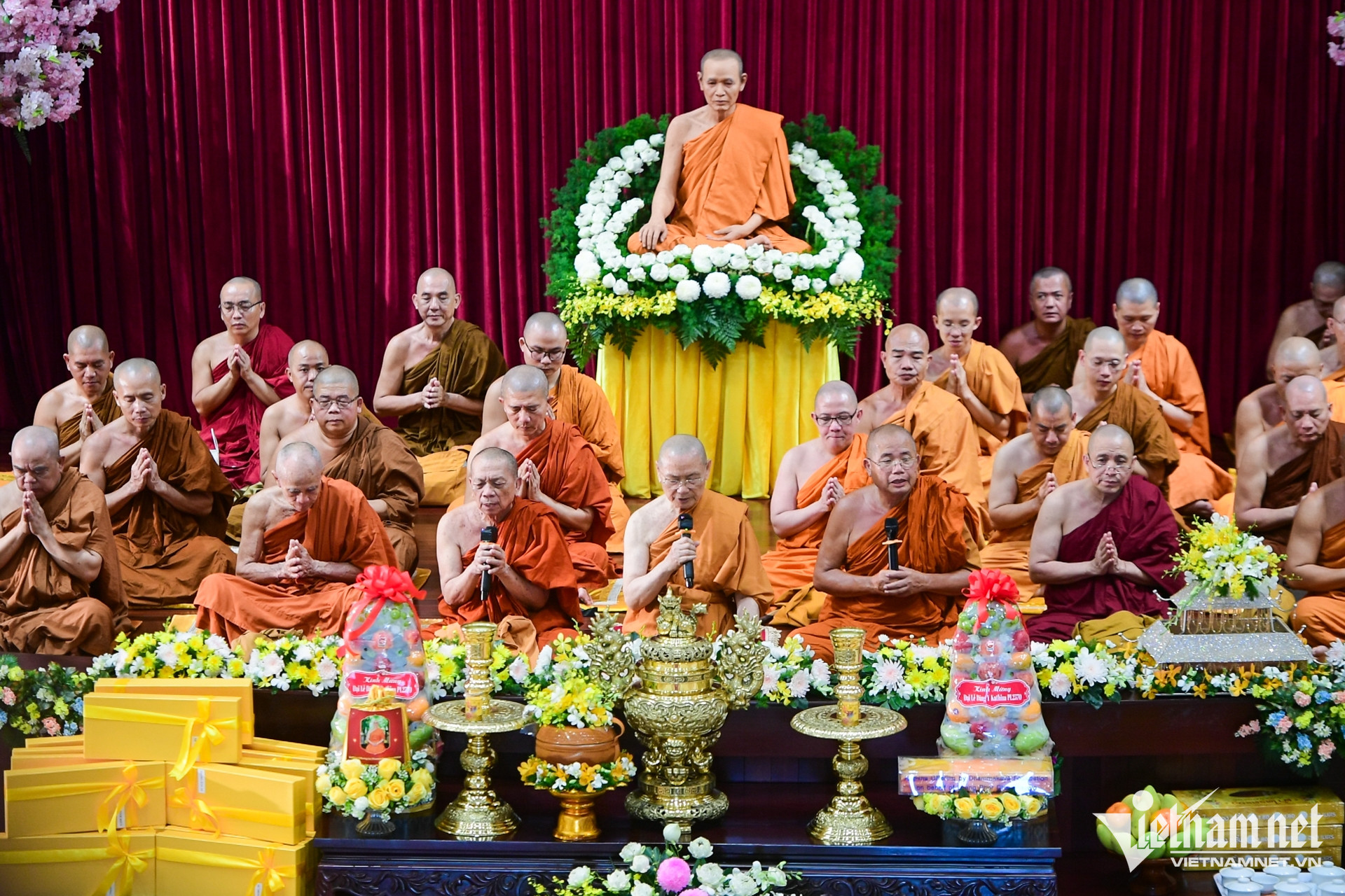 https://static-images.vnncdn.net/vps_images_publish/000001/000003/2026/10/26/w-dang-y-cathina-tphcm-nguyen-hue-35-2634.jpg