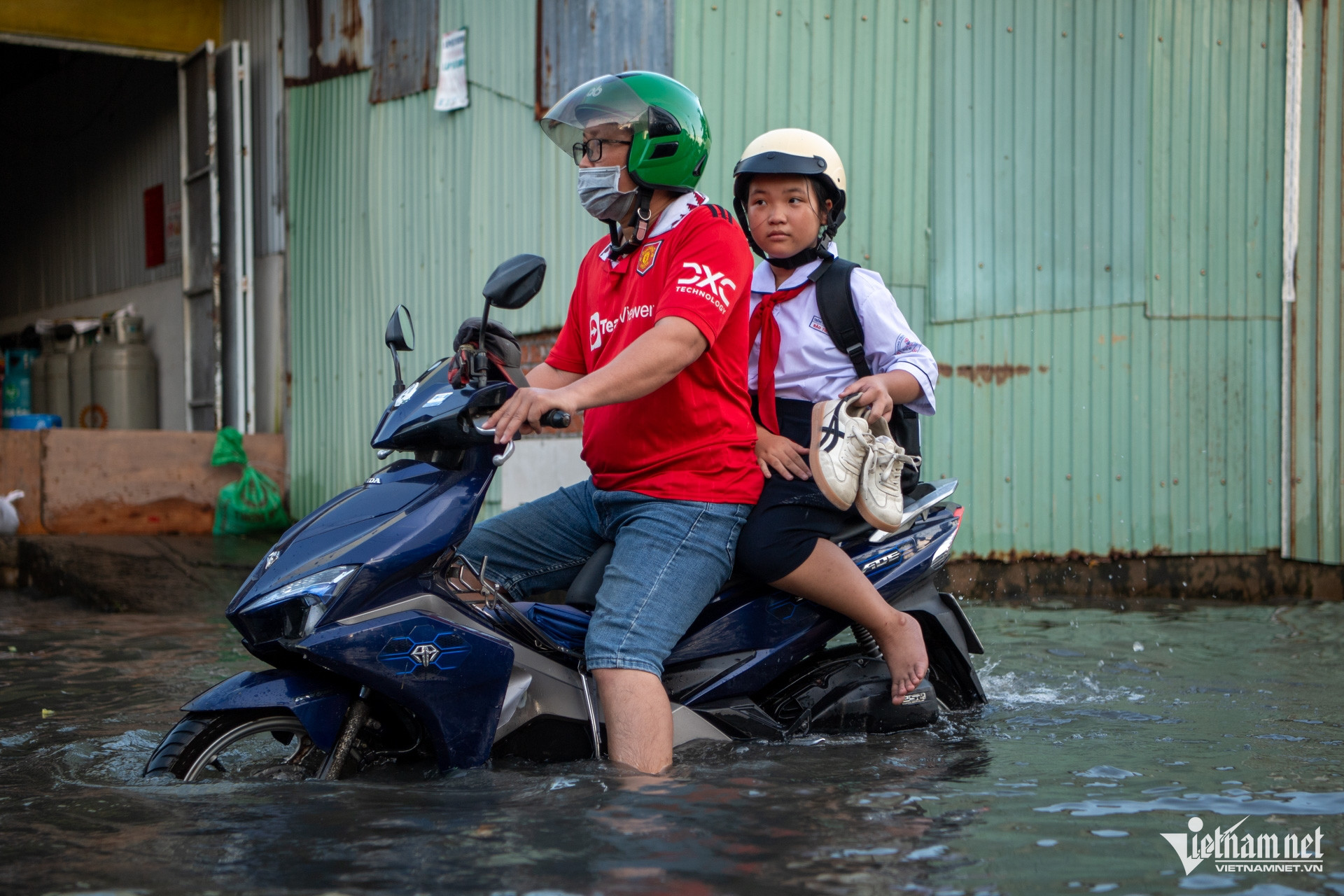 https://static-images.vnncdn.net/vps_images_publish/000001/000003/2026/10/26/w-hoc-sinh-vat-va-voi-trieu-cuong-tuan-hung-49-3023.jpg