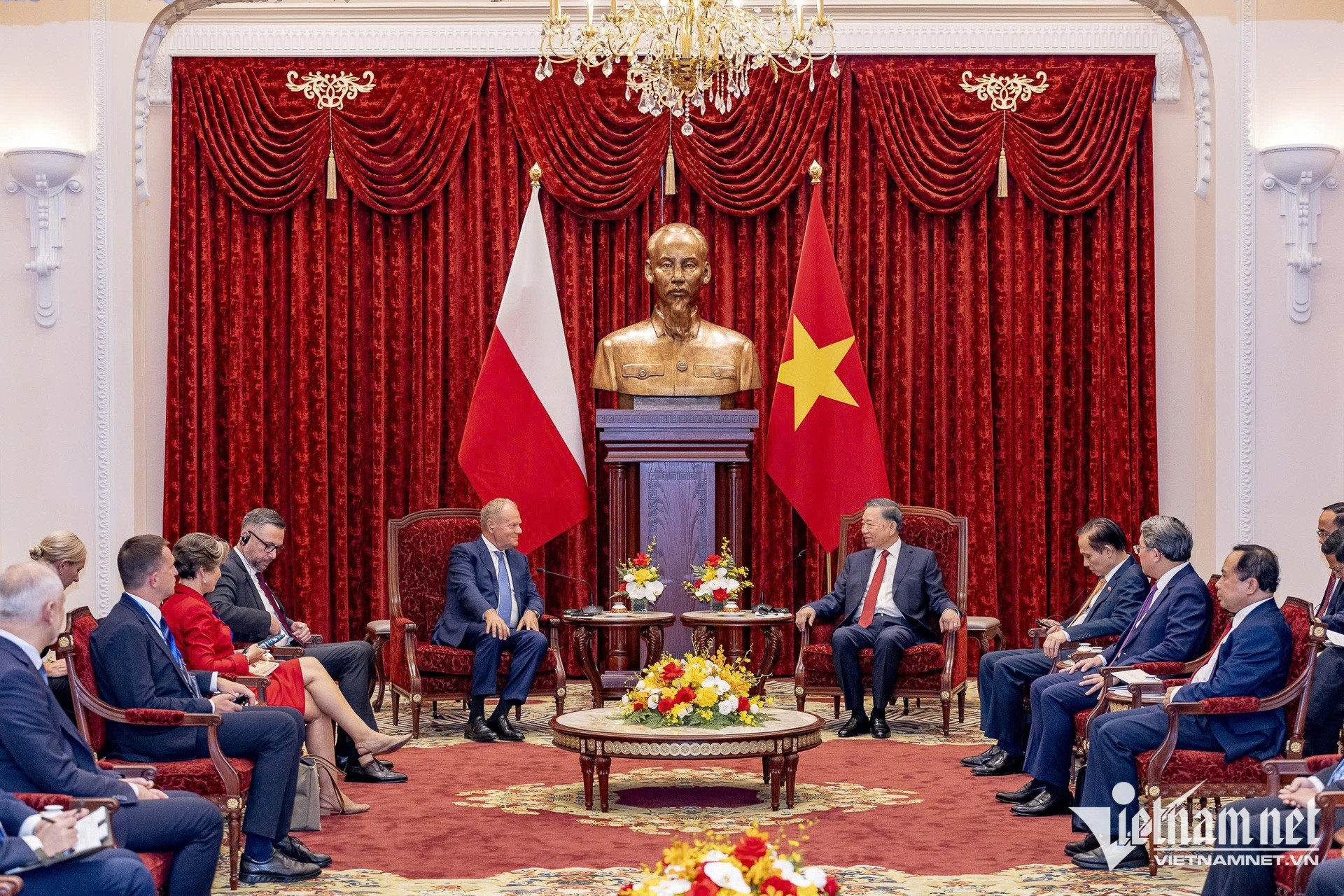W-Tổng Bí thư, Chủ tịch nước Tô Lâm tiếp Thủ tướng Ba Lan.jpg