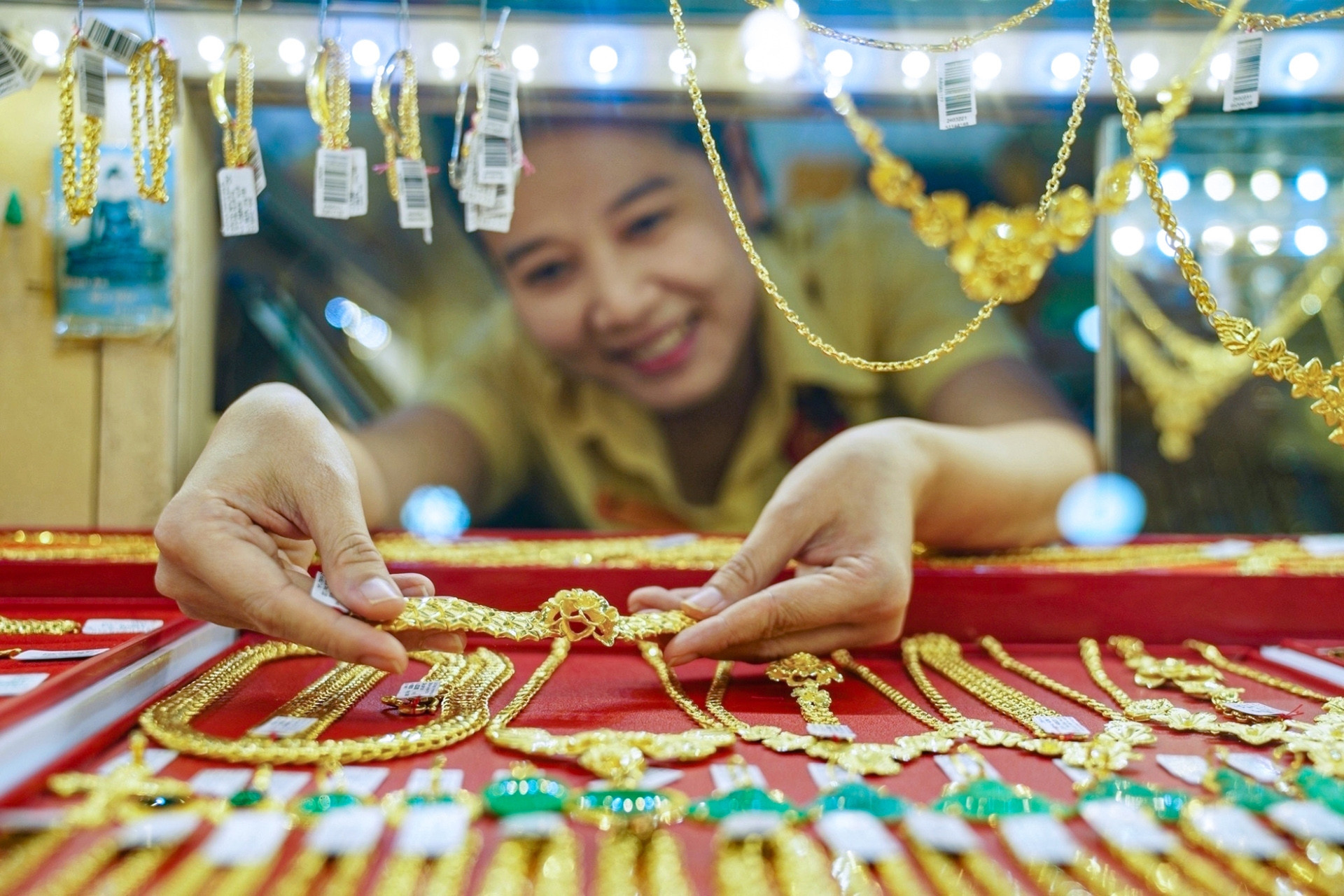 Giá vàng hôm nay 27/10: Vàng nhẫn tăng 200 nghìn/lượng