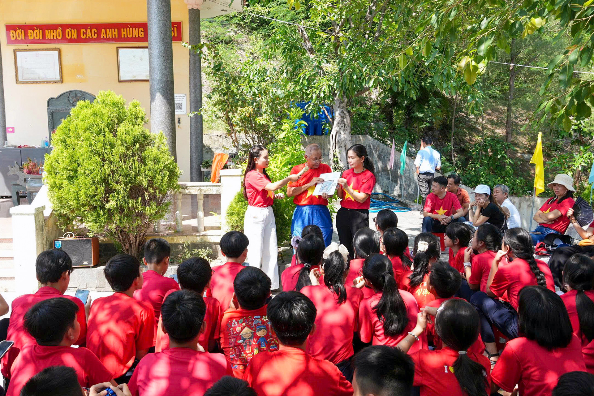 hoc sinh phuong Tay Nha Trang 1.jpg