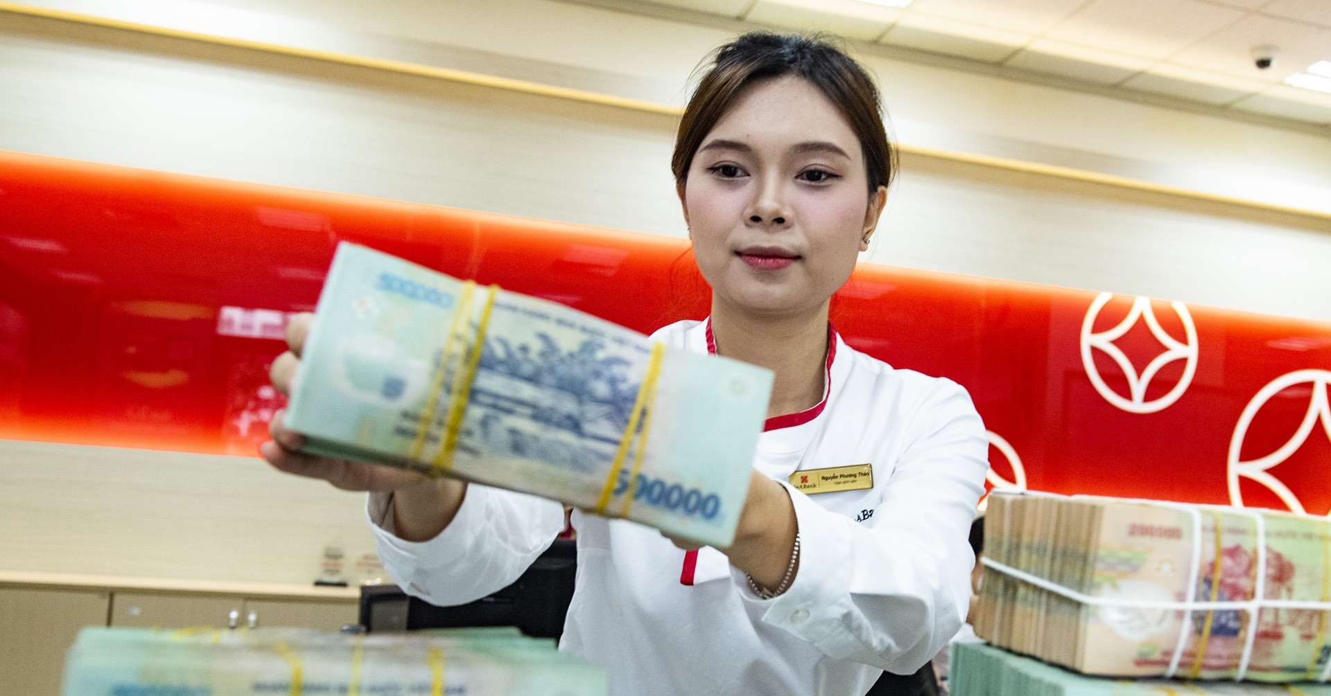 Lãi suất ngân hàng hôm nay 27/10: Các kỳ hạn có lãi suất từ 7%/năm trở lên