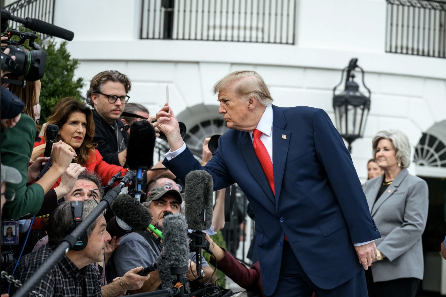 Ông Trump nói tu sửa Nhà Trắng có tác dụng thư giãn