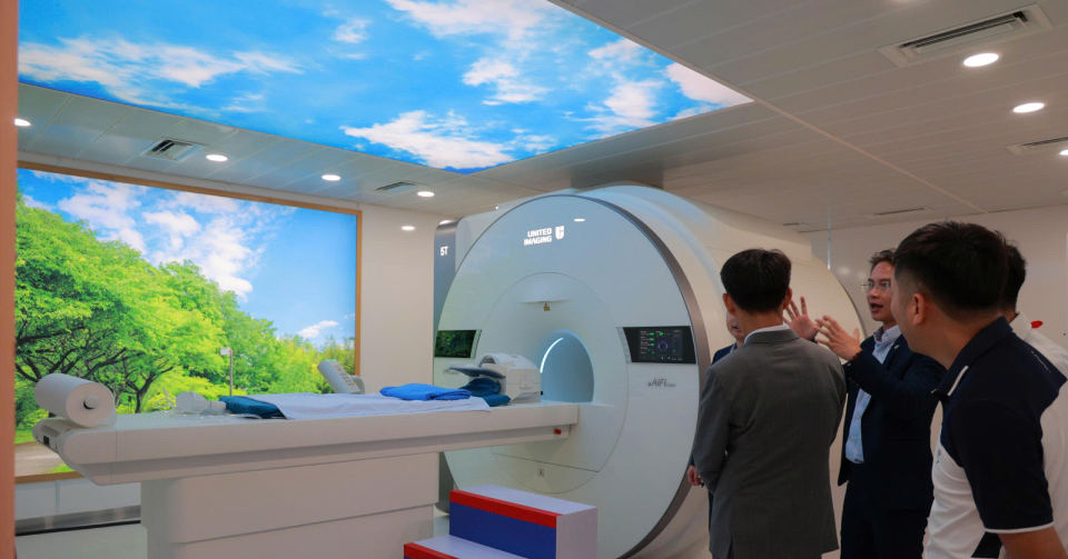 Phó giám đốc BV Đại học Y Hà Nội lý giải việc đầu tư máy cộng hưởng từ MRI 5T