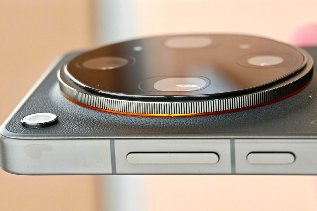 Smartphone có camera selfie 100MP: Galaxy S27 Ultra và iPhone 20 đối đầu ra sao?