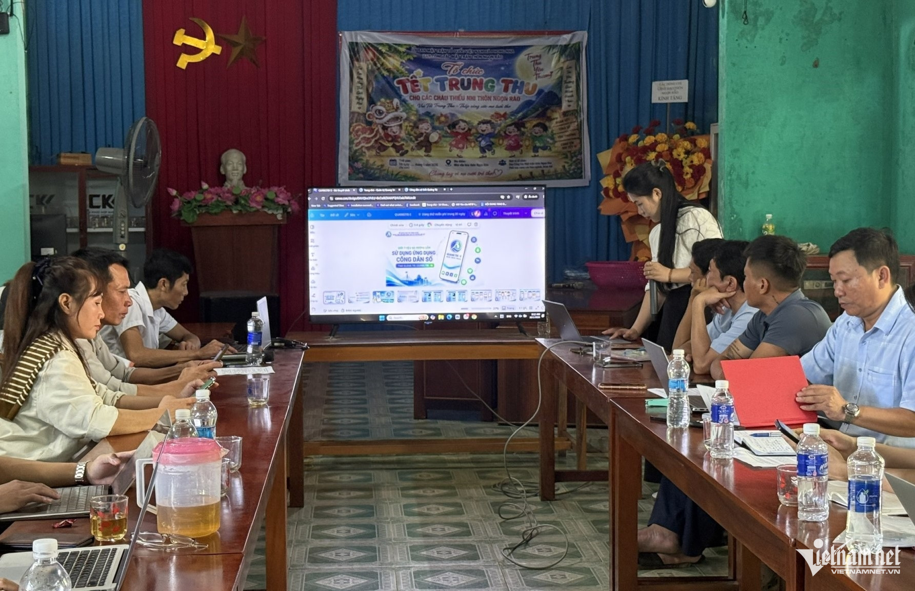https://static-images.vnncdn.net/vps_images_publish/000001/000003/2026/10/27/w-tap-huan-cho-to-cong-nghe-so-cong-dong-174.jpg