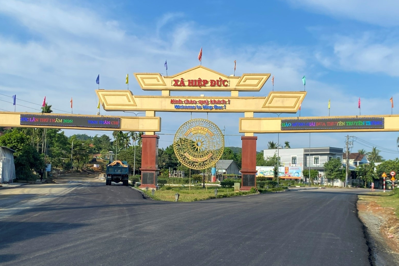 Xã miền núi Đà Nẵng tặng 9 con bò để các thôn làm cỗ đãi dân ngày Đại đoàn kết