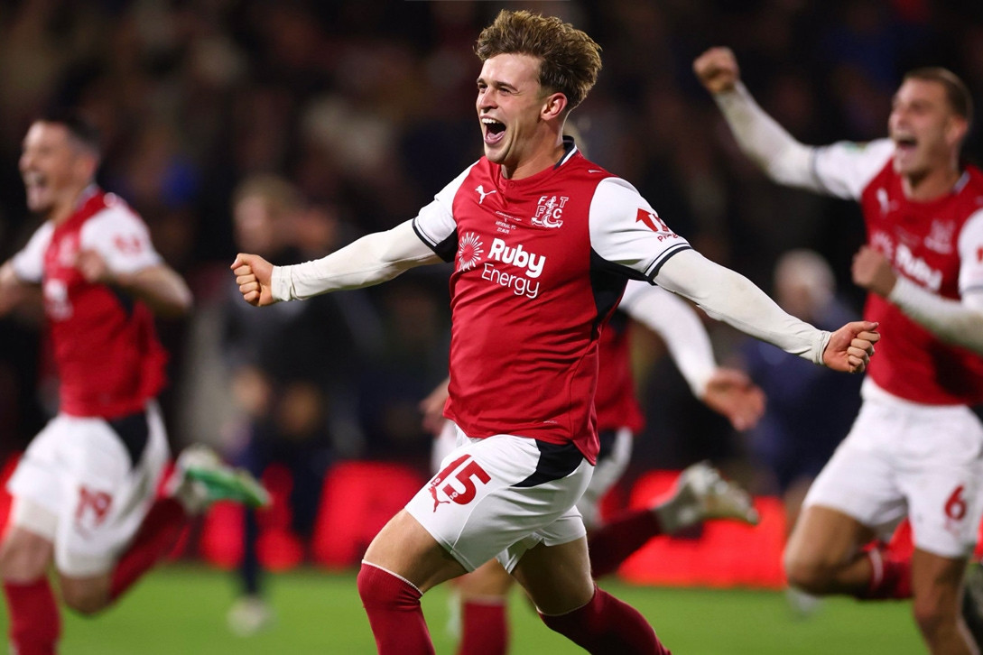 Arsenal thua sốc đội bóng 'bé hạt tiêu' ở cúp Liên đoàn Anh