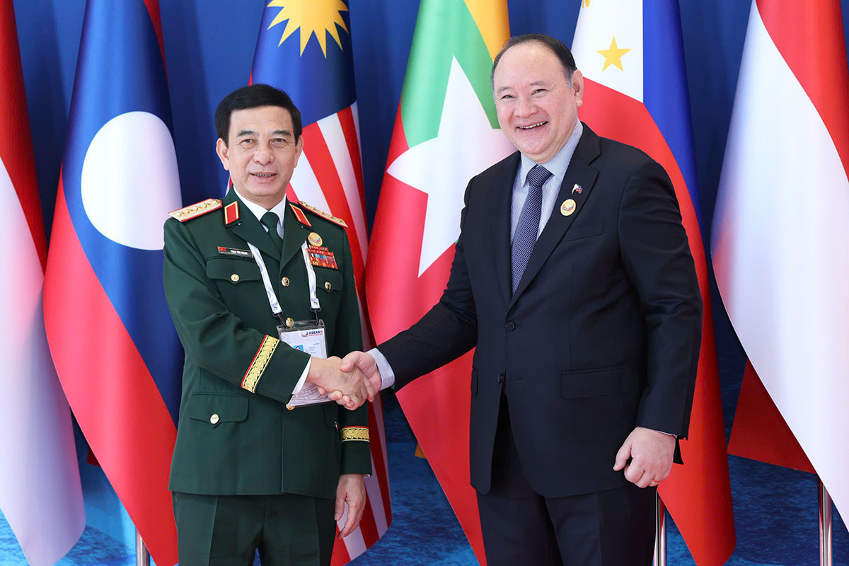 Đại tướng Phan Văn Giang và Bộ trưởng Bộ Quốc phòng Philippines Gilberto Teodoro