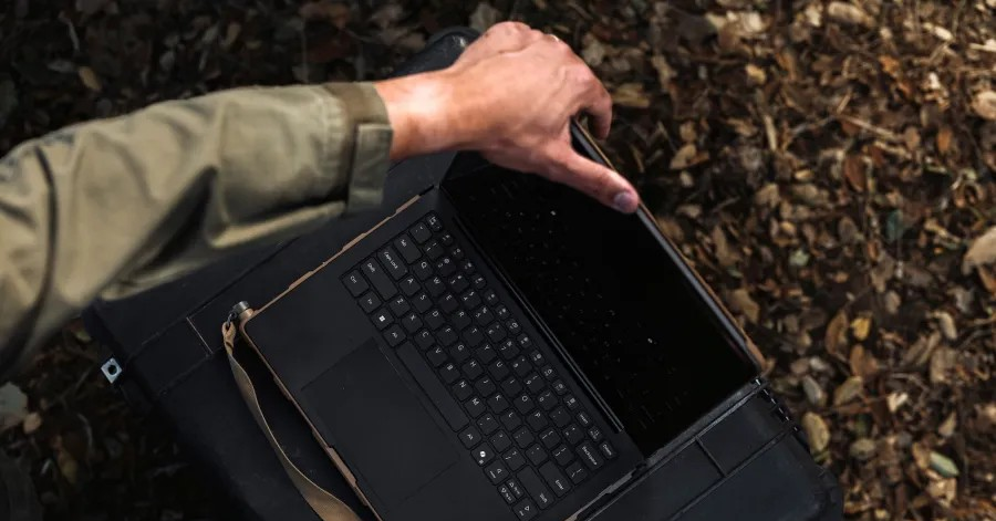 Mỹ tuyên bố làm laptop "nồi đồng cối đá" với 90% linh kiện sản xuất trong nước