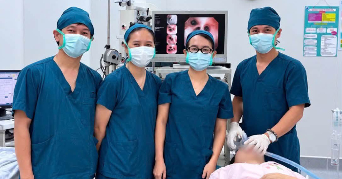 Tình trạng sức khỏe bé gái bị kẹt 15 phút trong đám cháy do sạc đèn pin