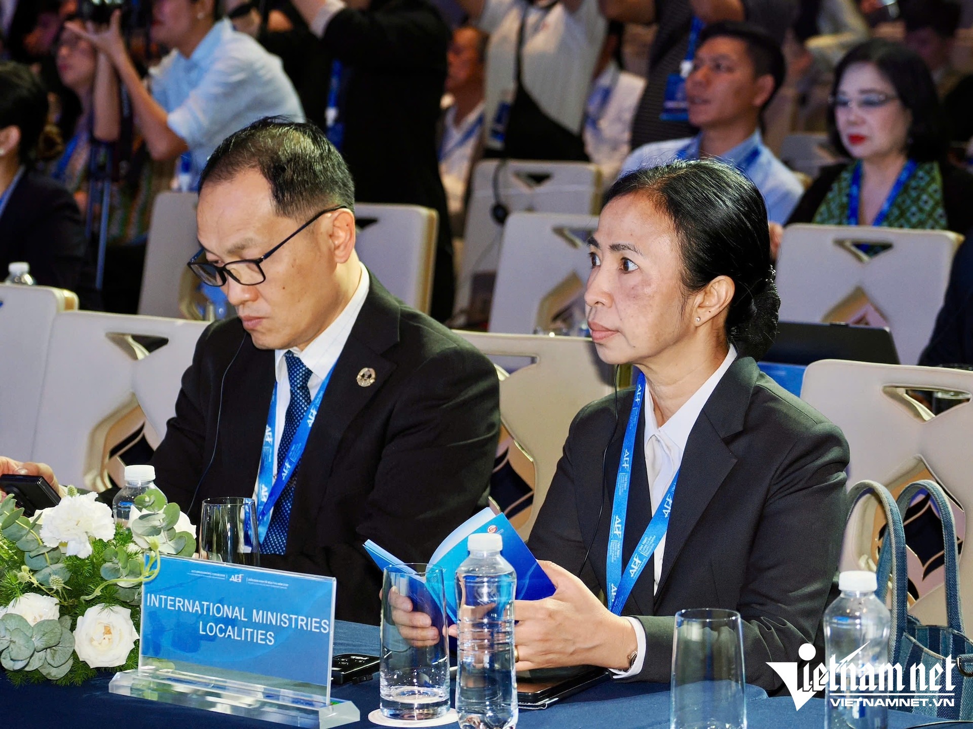 W-diễn đàn.jpg