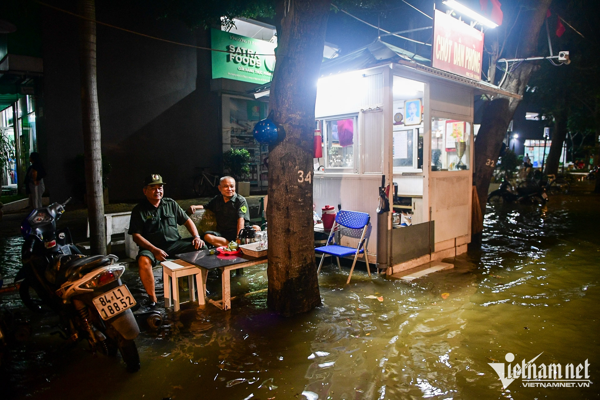 W-triều cường TPHCM Nguyễn Huế 10.jpg