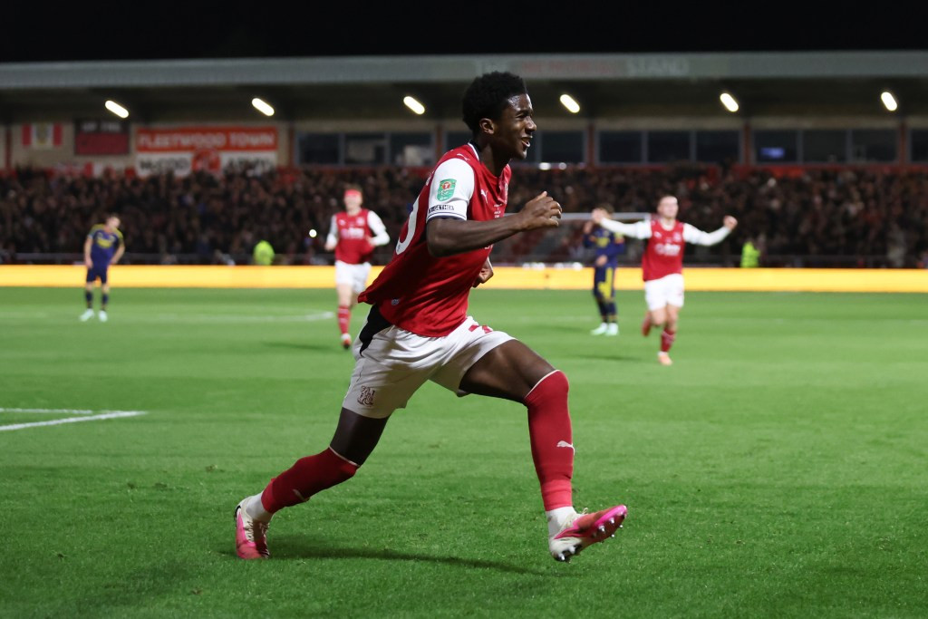 www_thesun_co_uk aaron loupalo bi fleetwood town 1118884377.jpg