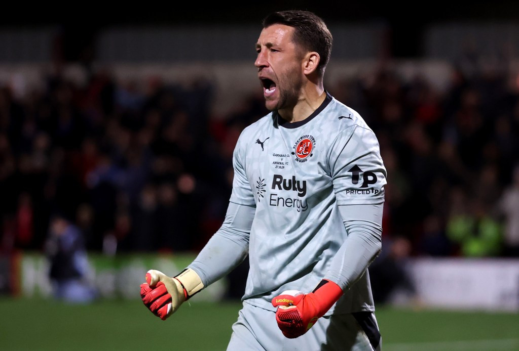www_thesun_co_uk jay lynch fleetwood town celebrates 1118899838 (2).jpg