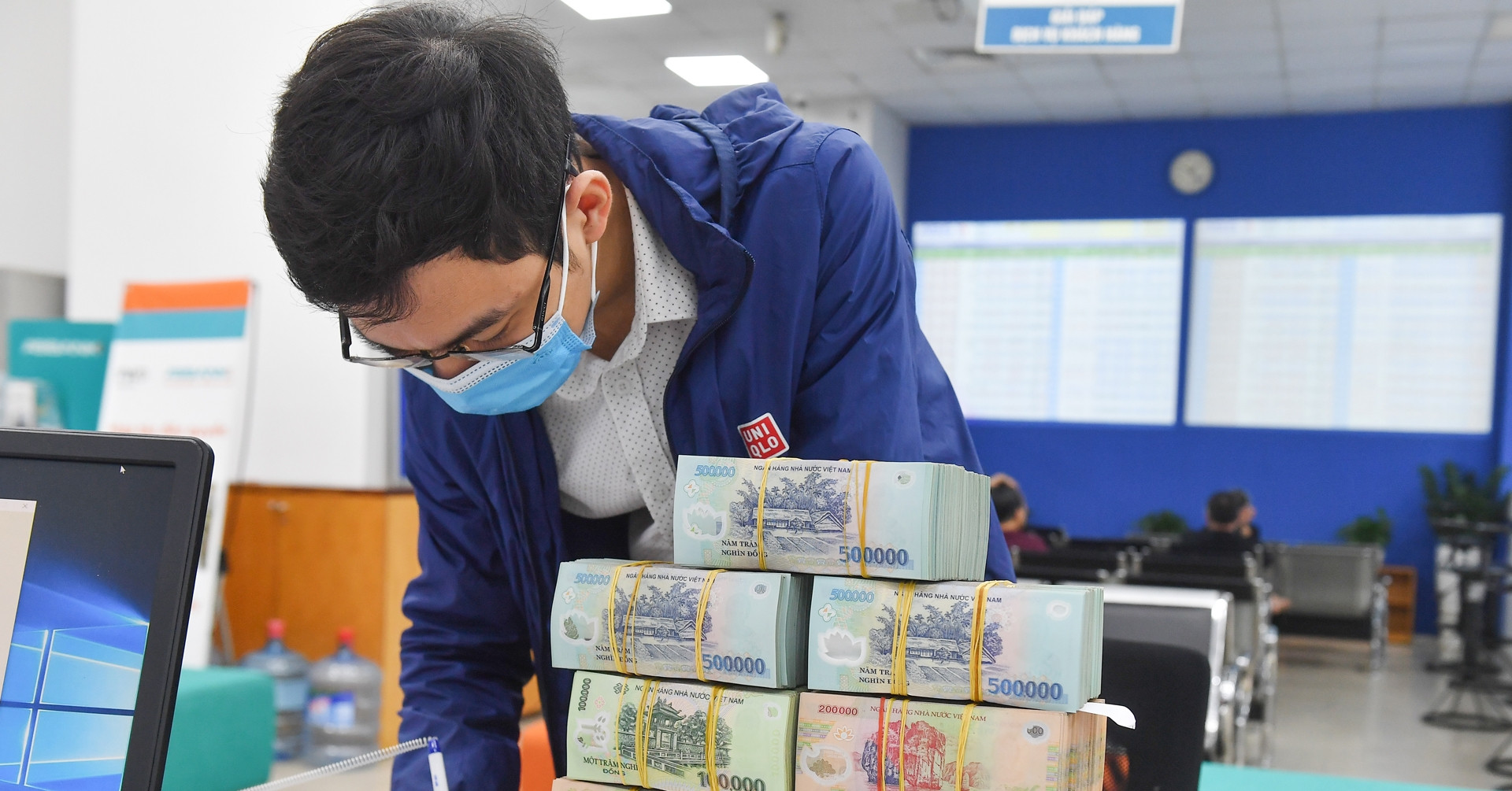 Lãi suất ngân hàng hôm nay 29/10/2026: 3 nhà băng đồng loạt giảm lãi suất