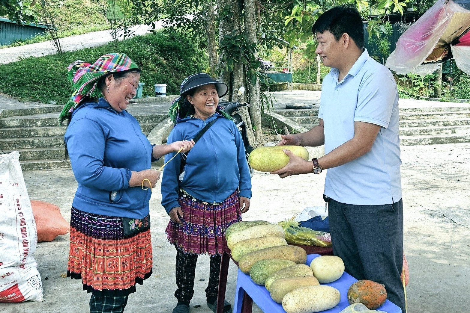 “Cổng trời” vùng biên Thanh Hóa, nơi mớ rau rừng cũng ra tiền