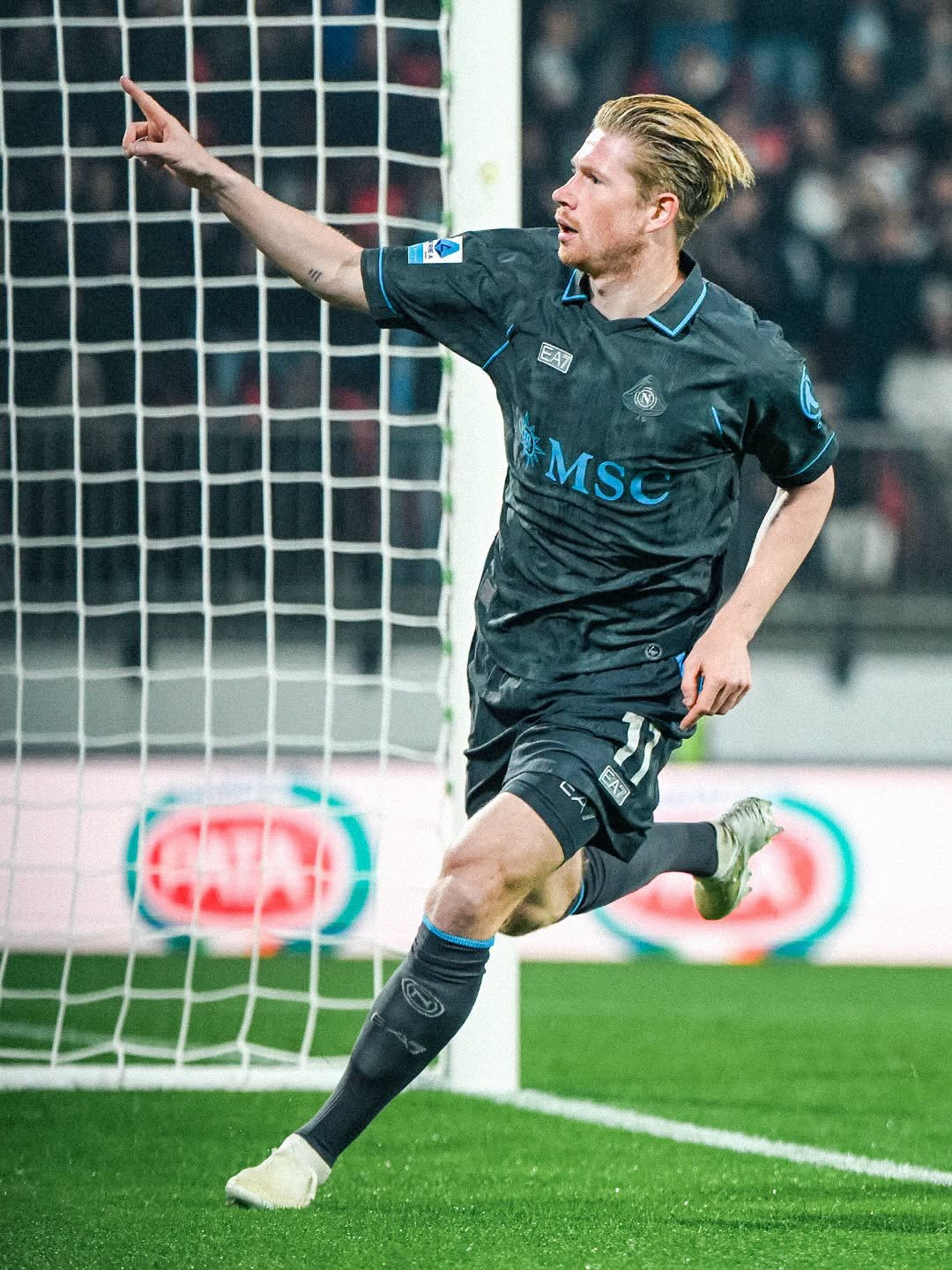 https://static-images.vnncdn.net/vps_images_publish/000001/000003/2026/10/29/de-bruyne-napoli-379.jpeg