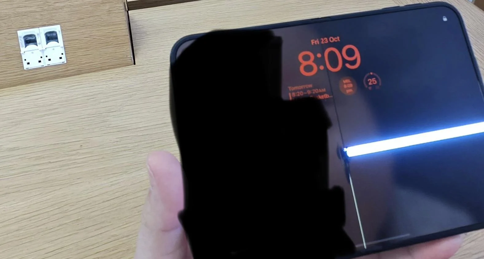 iPhone Duo lỗi nứt màn hình: Có nên mua AppleCare+ để tránh mất trắng 1.000 USD?