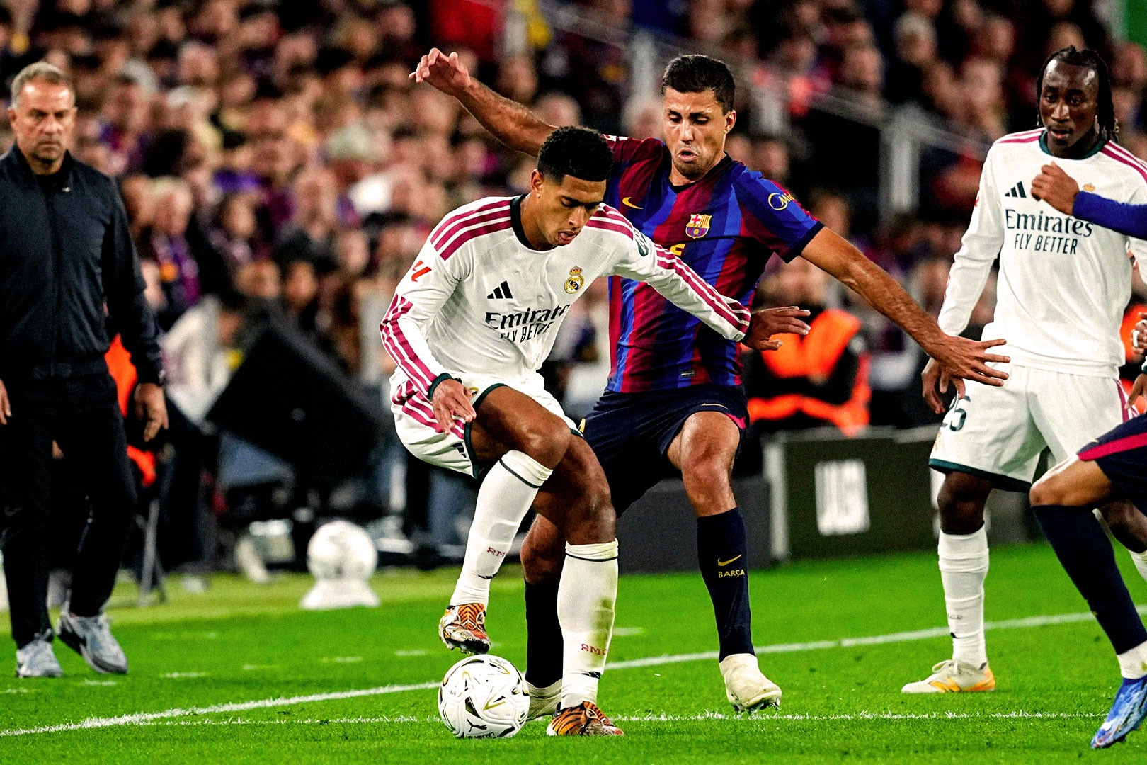 Jude Bellingham định nghĩa lại số 10: Thăng hoa với Mourinho