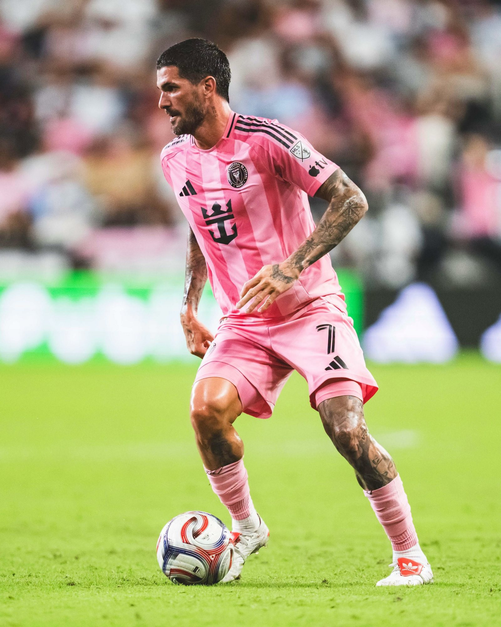 https://static-images.vnncdn.net/vps_images_publish/000001/000003/2026/10/29/messi-inter-miami-1-665.jpeg