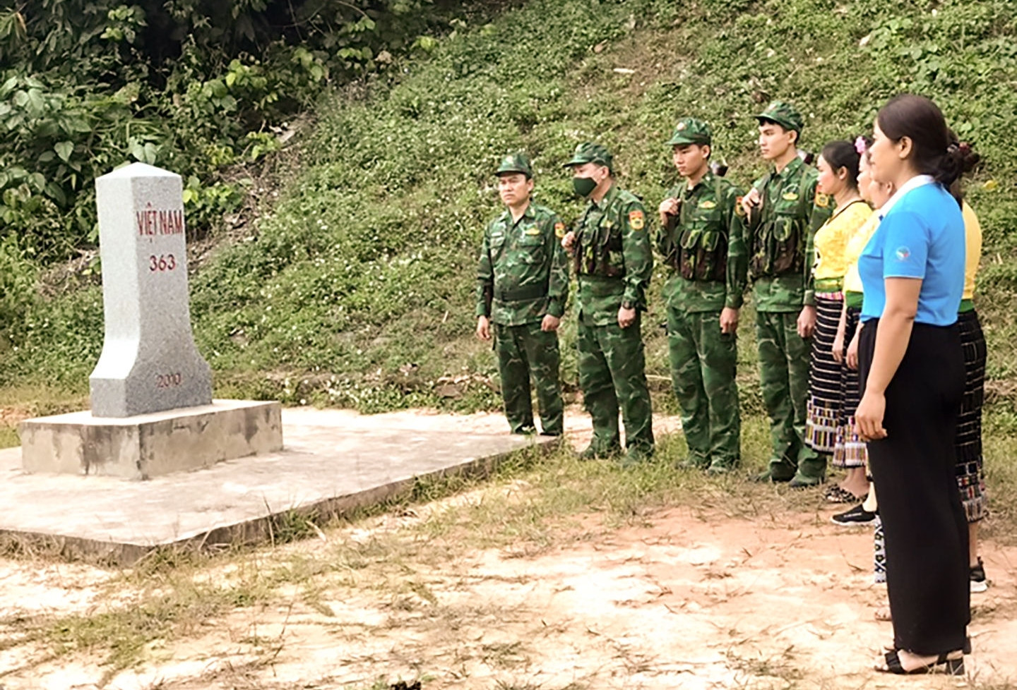 Những người phụ nữ góp sức giữ bình yên nơi biên cương
