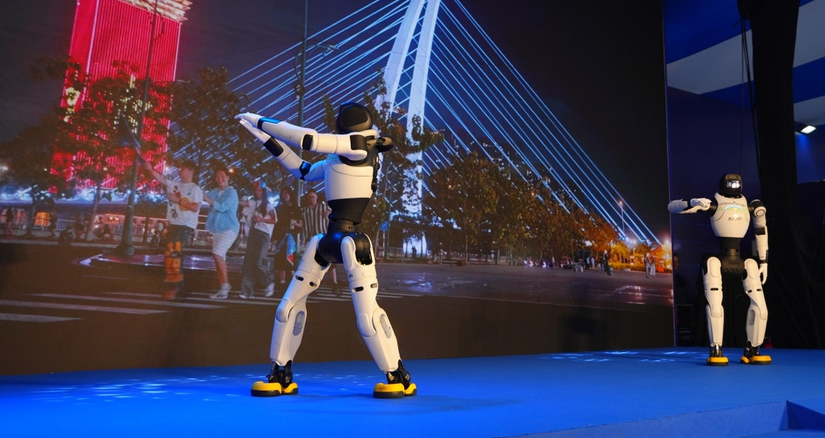 Robot không được tạo ra để thay thế con người hay cắt giảm nhân sự