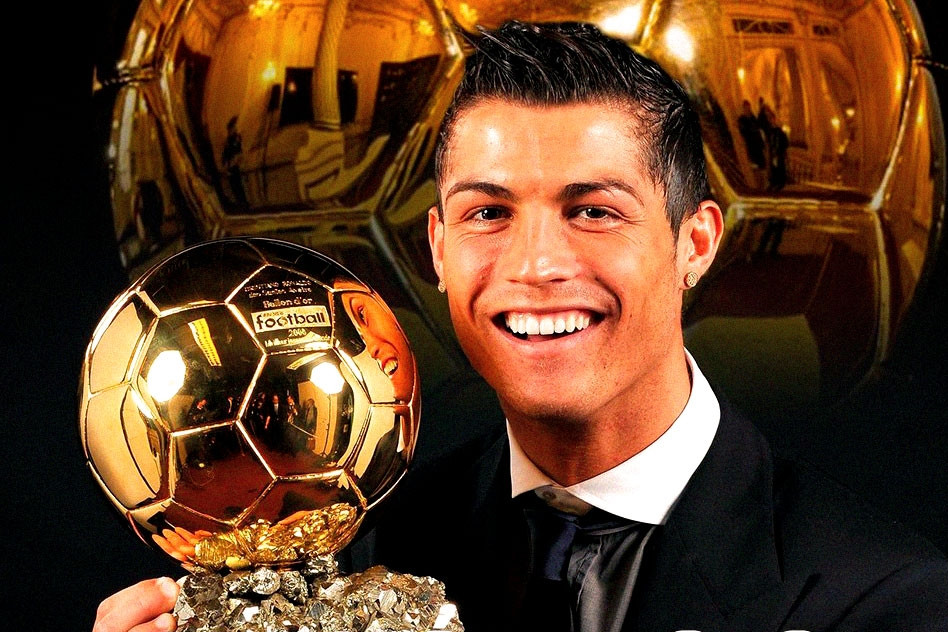Ronaldo vượt Messi giành Quả bóng vàng xuất sắc nhất mọi thời đại