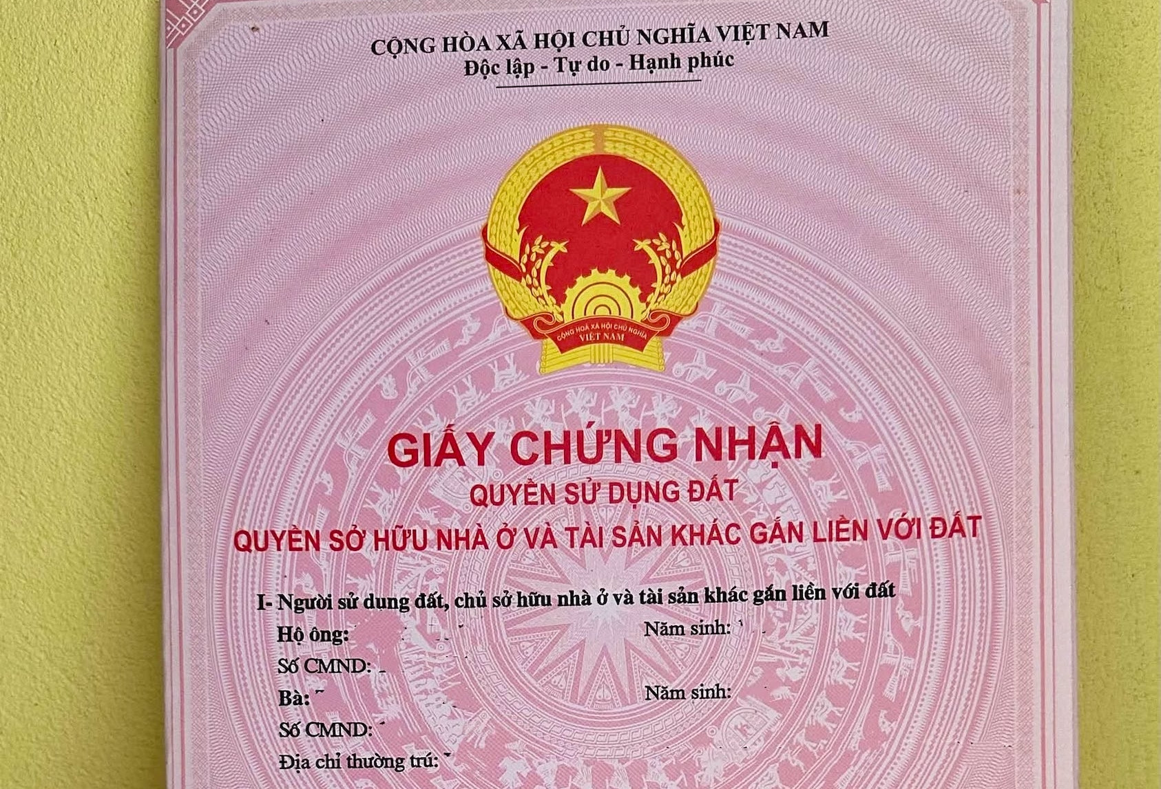 Sổ hồng ghi 407m2 đất vườn, nay đo lại thành đất trồng cây lâu năm có đúng luật?