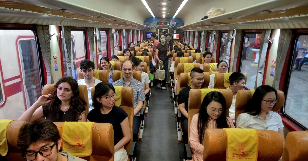 Tin vui: Tàu sẽ dừng ở ga Phủ Lý để người dân miền Trung đến Bệnh viện Bạch Mai