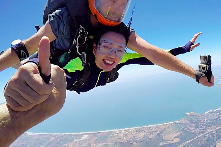 'Võ Tắc Thiên' Lưu Hiểu Khánh gây sốc với màn nhảy dù ở độ cao 4.572m