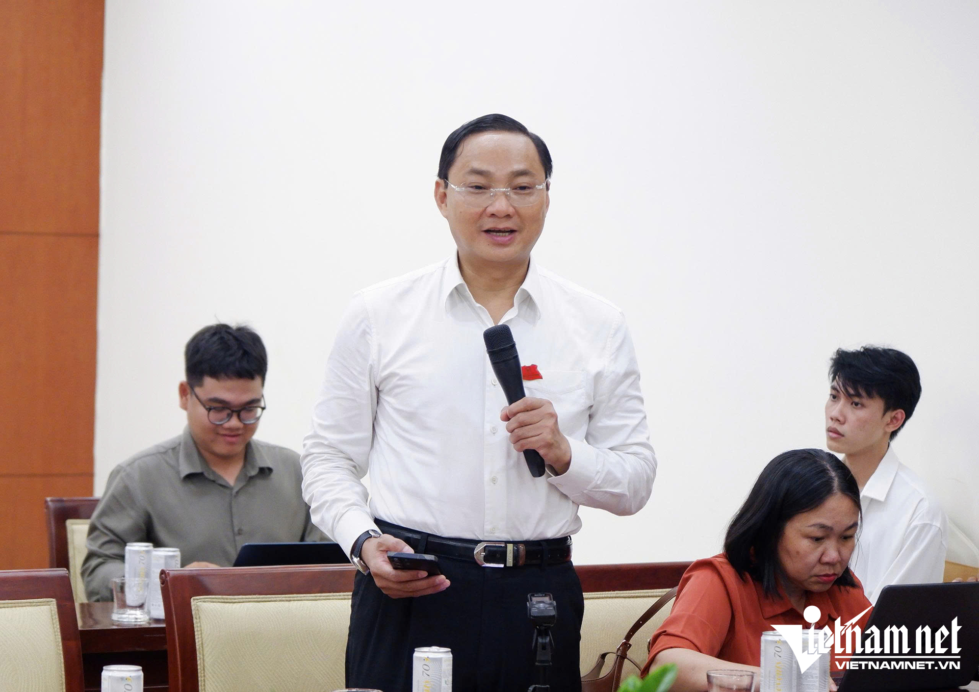 W-Đại biểu 07.png