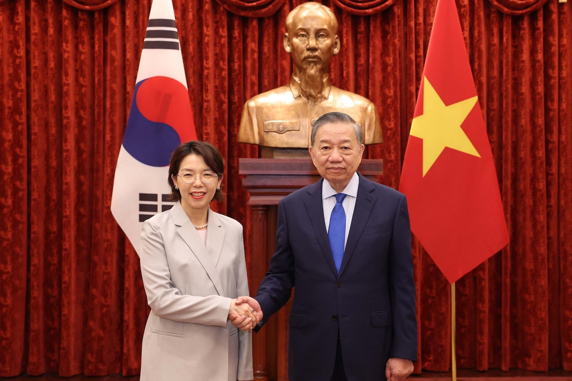 10 đại sứ trình Quốc thư lên Tổng Bí thư, Chủ tịch nước